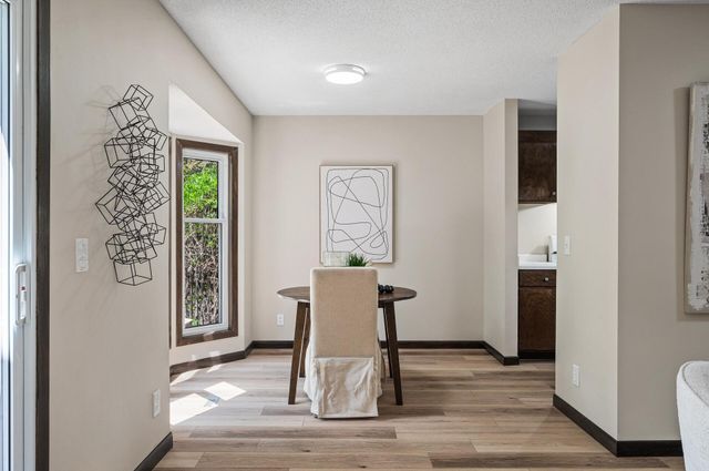 1940 Dupont Avenue S, Minneapolis, MN 55403