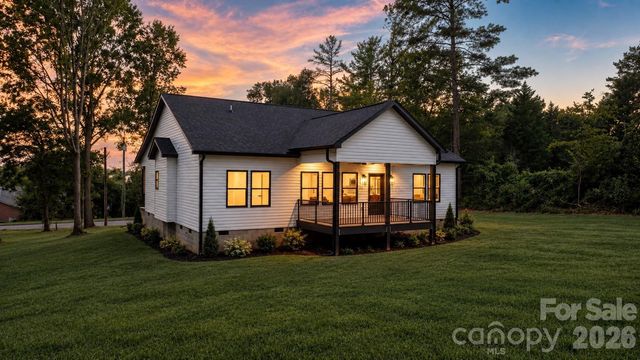 718 W 1st Street, Newton, NC 28658
