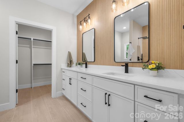 718 W 1st Street, Newton, NC 28658