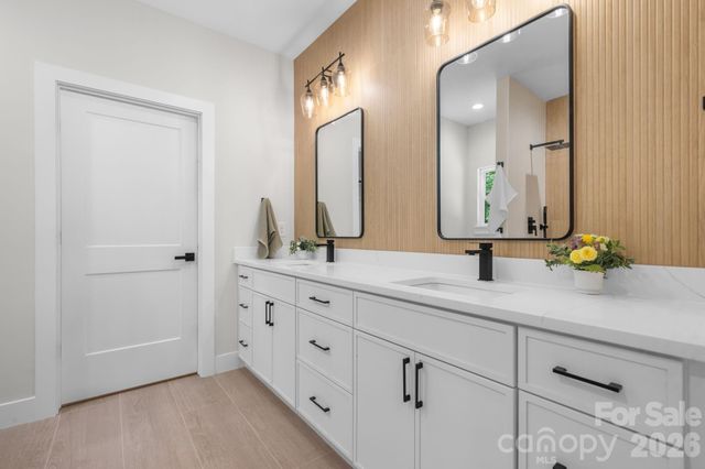 718 W 1st Street, Newton, NC 28658
