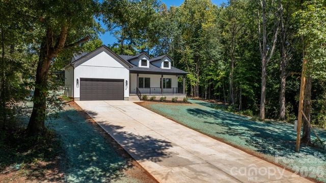 718 W 1st Street, Newton, NC 28658