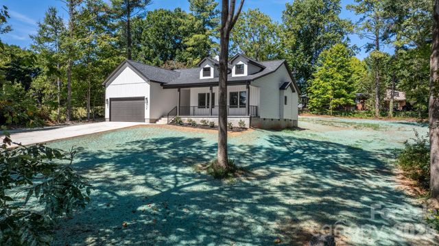 718 W 1st Street, Newton, NC 28658