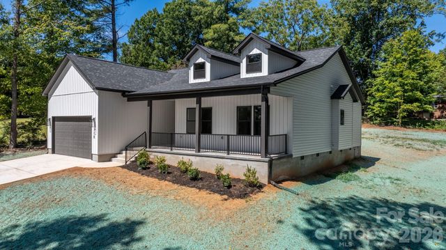 718 W 1st Street, Newton, NC 28658