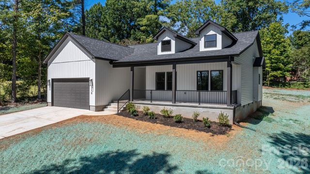 718 W 1st Street, Newton, NC 28658