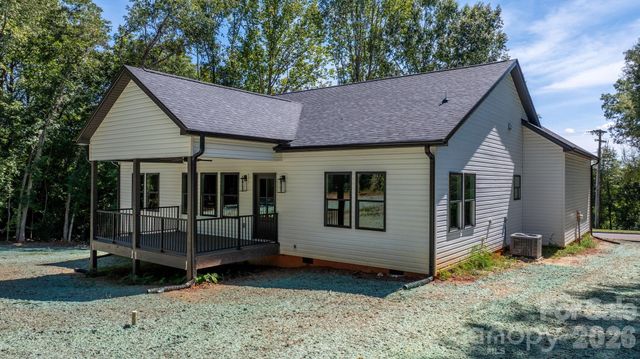 718 W 1st Street, Newton, NC 28658