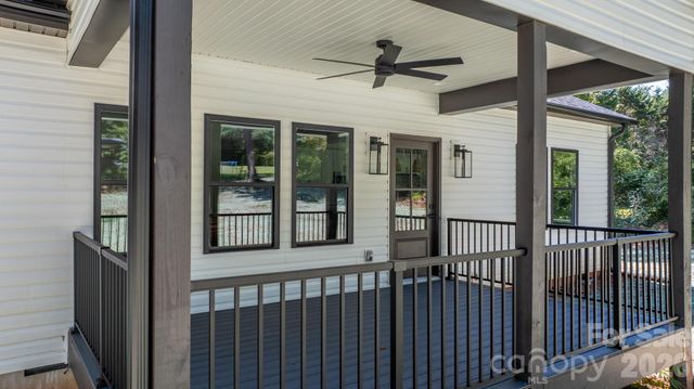 718 W 1st Street, Newton, NC 28658