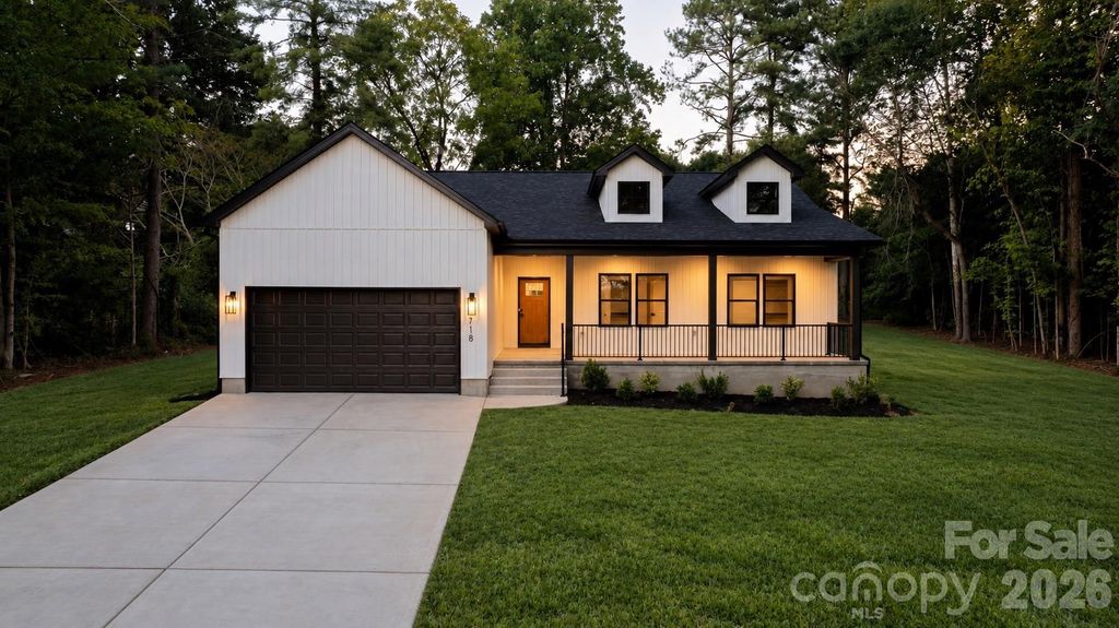 718 W 1st Street, Newton, NC 28658