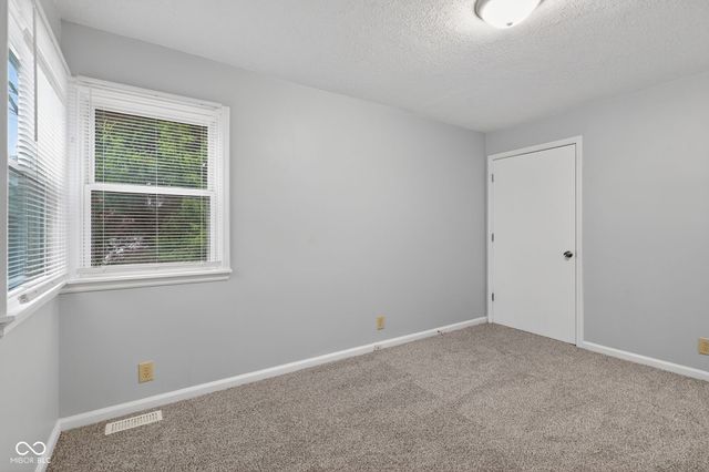 1260 Lincoln Drive, Noblesville, IN 46060