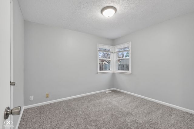 1260 Lincoln Drive, Noblesville, IN 46060