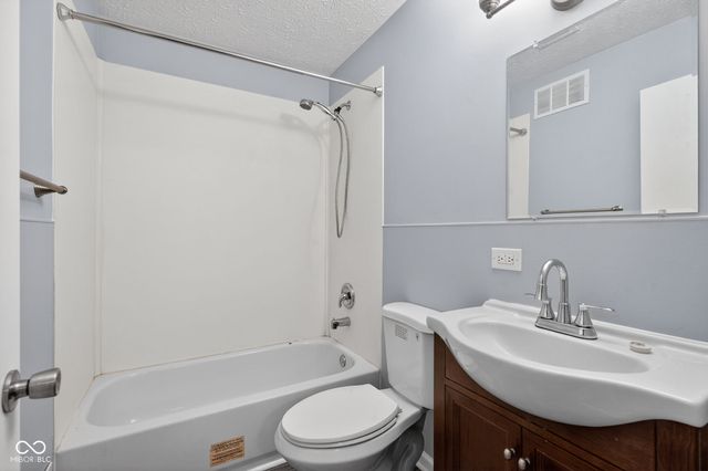 1260 Lincoln Drive, Noblesville, IN 46060