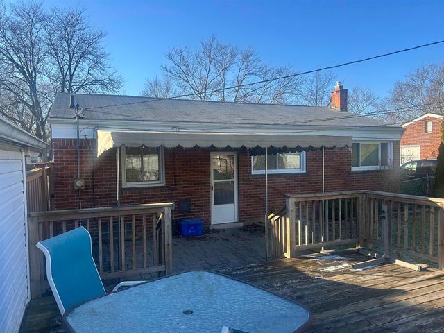 29824 Manhattan Street, St Clair Shores, MI 48082