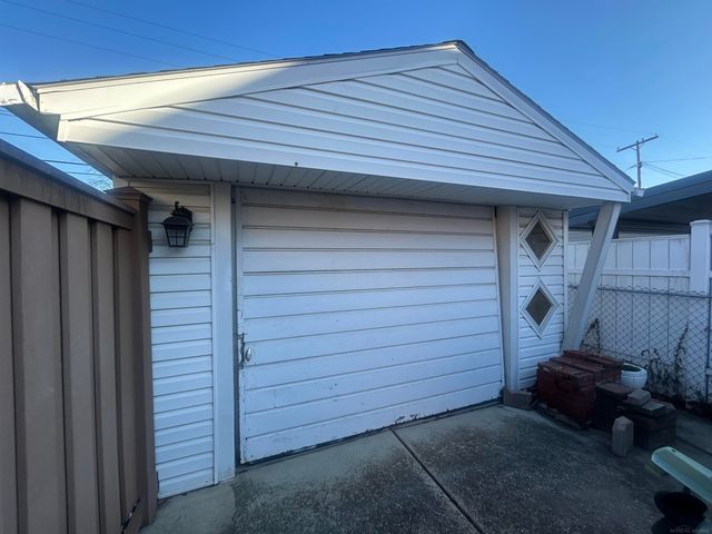 29824 Manhattan Street, St Clair Shores, MI 48082