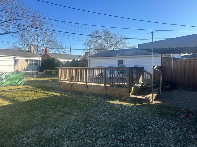 29824 Manhattan Street, St Clair Shores, MI 48082