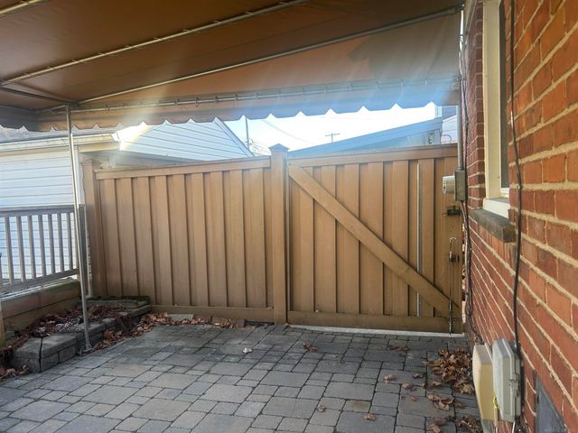 29824 Manhattan Street, St Clair Shores, MI 48082