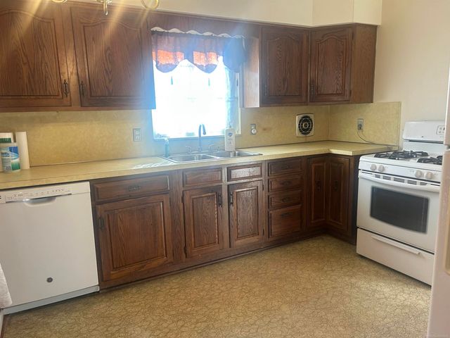 29824 Manhattan Street, St Clair Shores, MI 48082