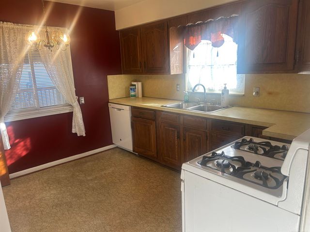 29824 Manhattan Street, St Clair Shores, MI 48082