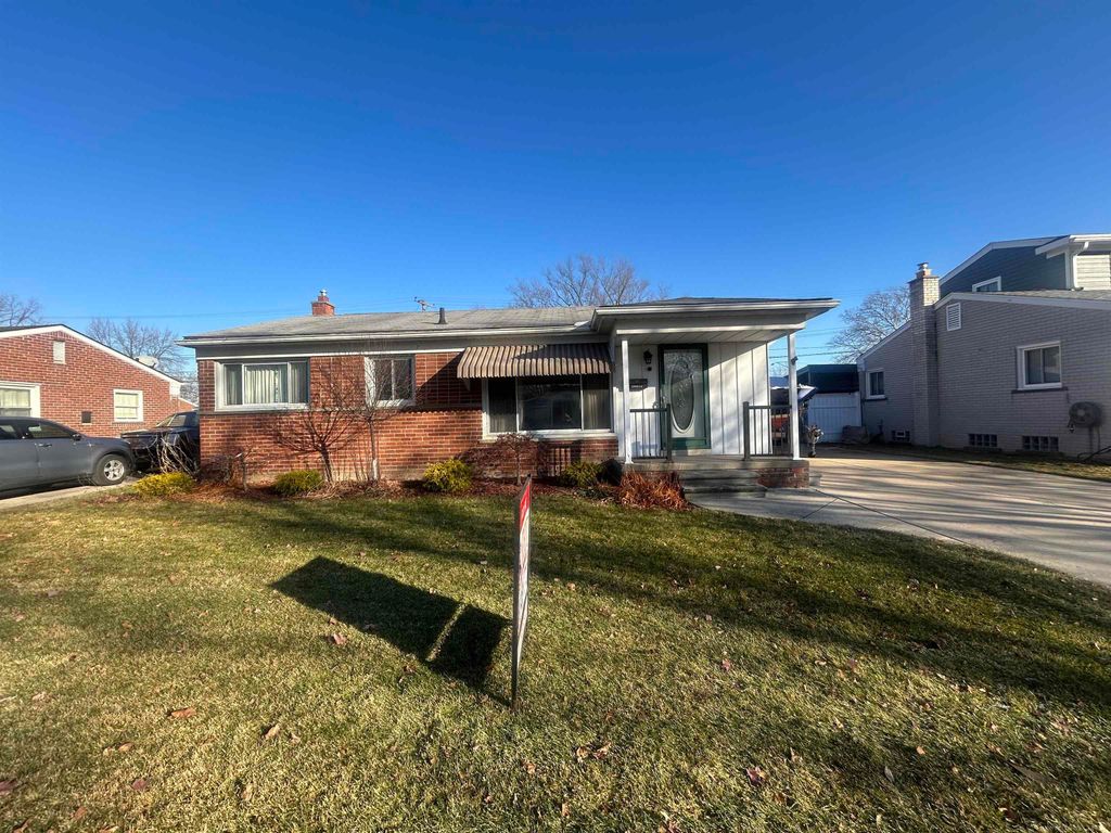 29824 Manhattan Street, St Clair Shores, MI 48082