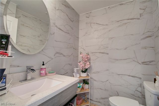 17639 Lexington Lane, Strongsville, OH 44136