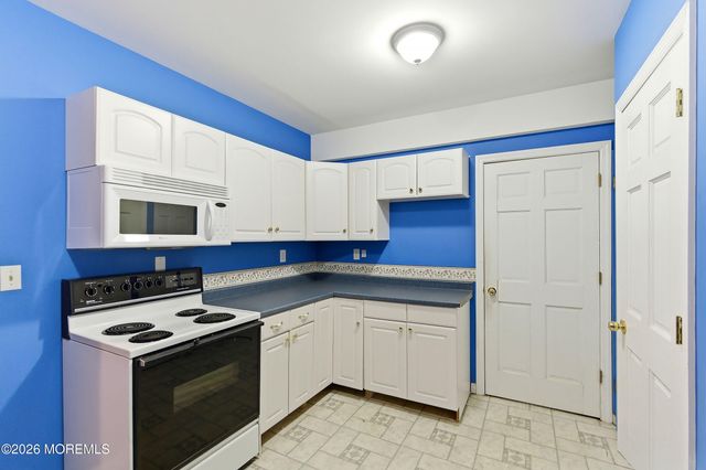 3 Arrowshead Circle, Jackson, NJ 08527