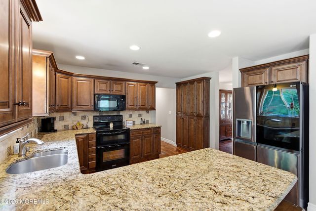 3 Arrowshead Circle, Jackson, NJ 08527