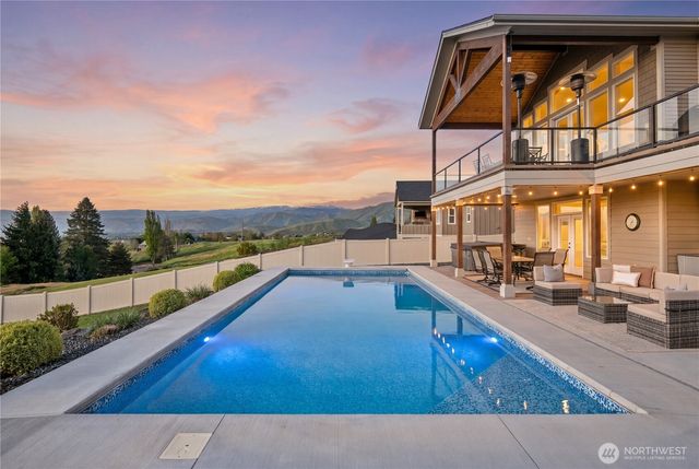 850 Autumn Crest Drive, Wenatchee, WA 98801