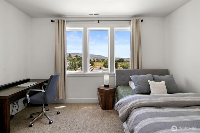 850 Autumn Crest Drive, Wenatchee, WA 98801