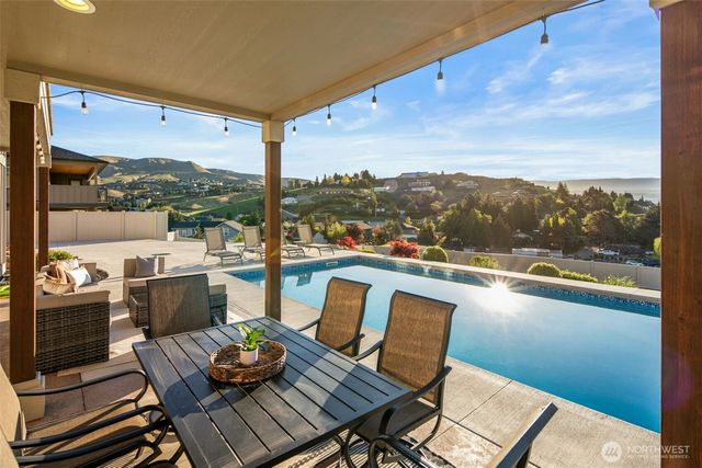 850 Autumn Crest Drive, Wenatchee, WA 98801