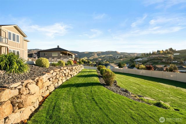 850 Autumn Crest Drive, Wenatchee, WA 98801