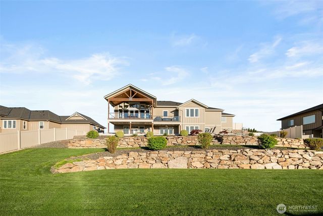 850 Autumn Crest Drive, Wenatchee, WA 98801