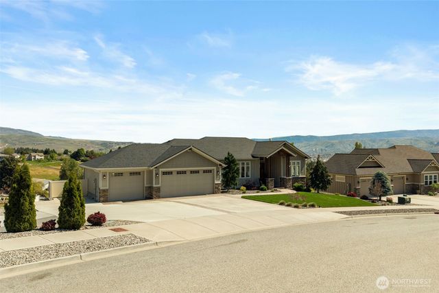 850 Autumn Crest Drive, Wenatchee, WA 98801