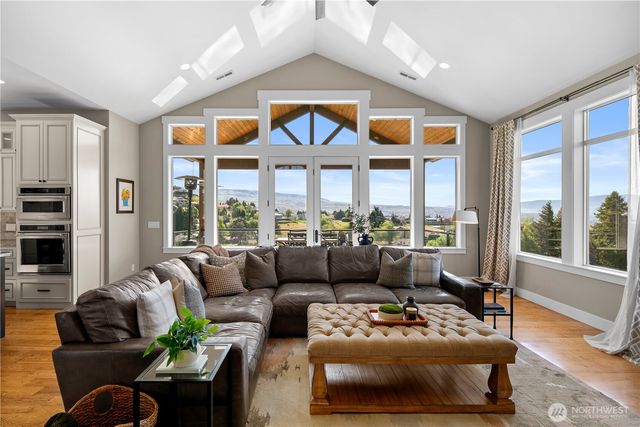 850 Autumn Crest Drive, Wenatchee, WA 98801