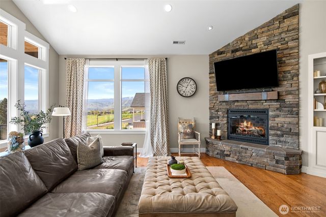 850 Autumn Crest Drive, Wenatchee, WA 98801