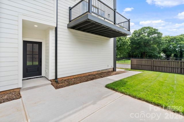 129 French Street A, Charlotte, NC 28216