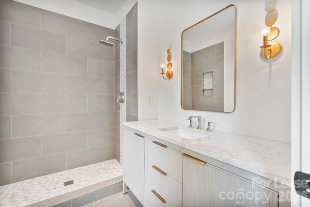 129 French Street A, Charlotte, NC 28216