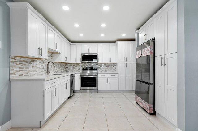 1740 NW 19th Terrace 204, Delray Beach, FL 33445