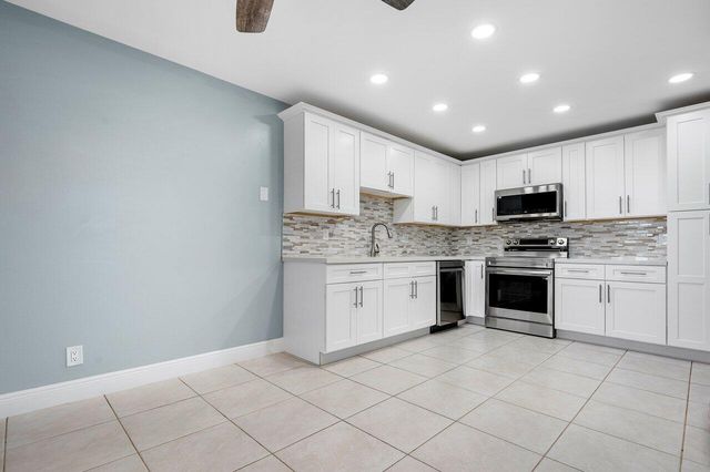 1740 NW 19th Terrace 204, Delray Beach, FL 33445