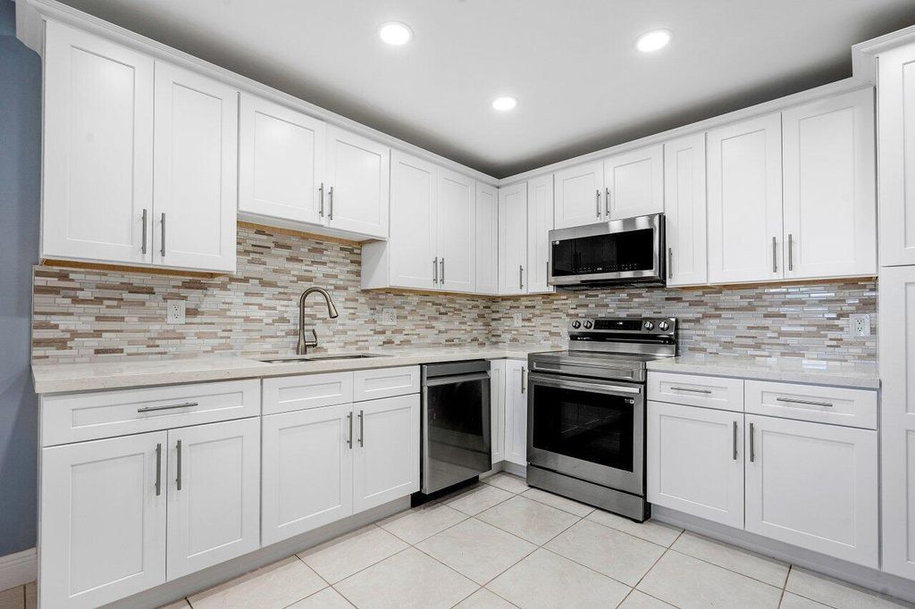 1740 NW 19th Terrace 204, Delray Beach, FL 33445