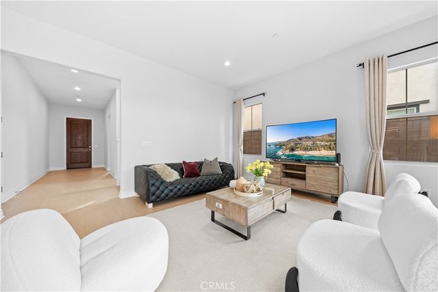 125 Lovelace, Irvine, CA 92620