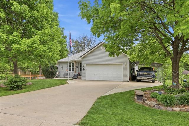 212 SE Cromwell Road, Blue Springs, MO 64014