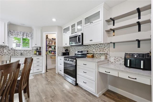 212 SE Cromwell Road, Blue Springs, MO 64014