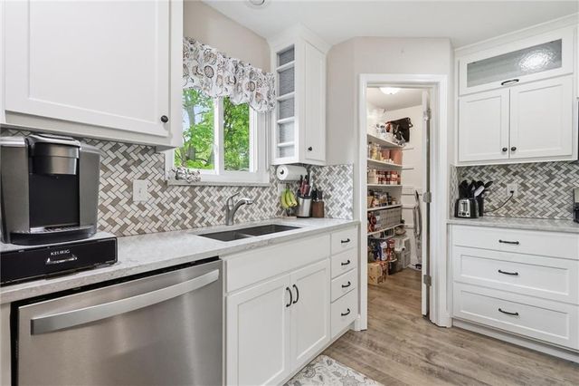 212 SE Cromwell Road, Blue Springs, MO 64014