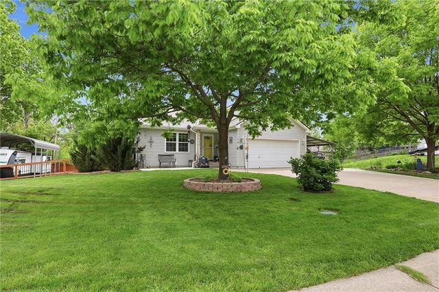 212 SE Cromwell Road, Blue Springs, MO 64014