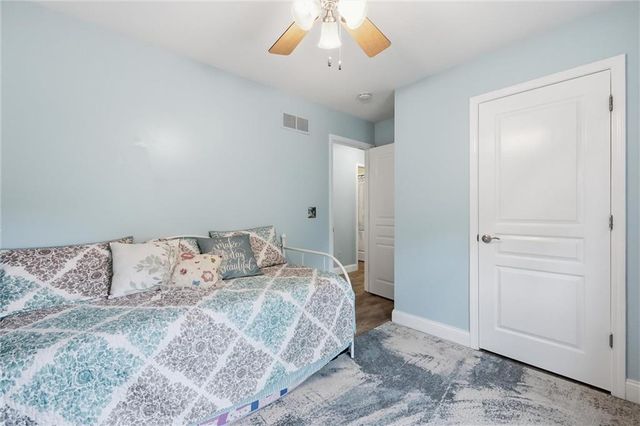 212 SE Cromwell Road, Blue Springs, MO 64014