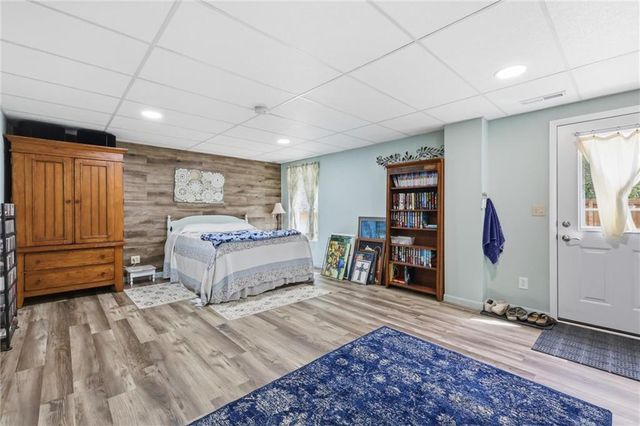 212 SE Cromwell Road, Blue Springs, MO 64014