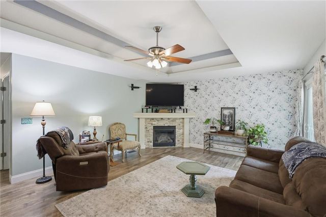 212 SE Cromwell Road, Blue Springs, MO 64014