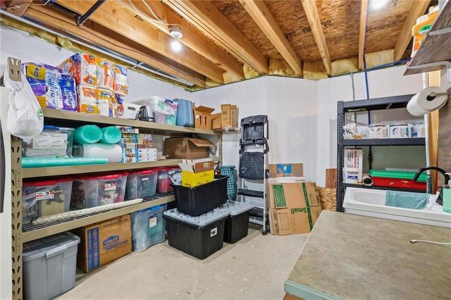212 SE Cromwell Road, Blue Springs, MO 64014
