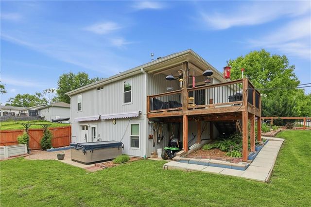 212 SE Cromwell Road, Blue Springs, MO 64014