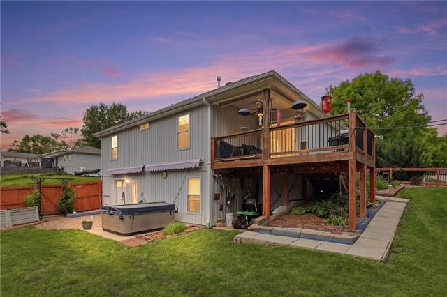 212 SE Cromwell Road, Blue Springs, MO 64014