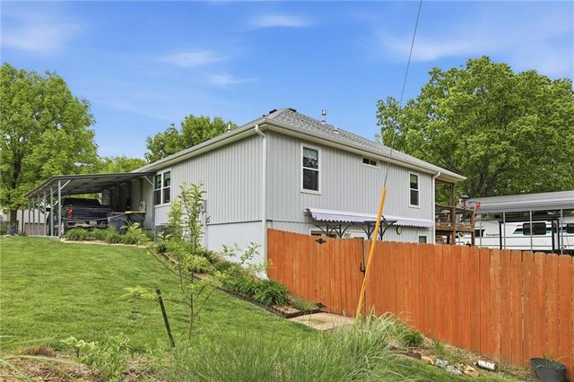 212 SE Cromwell Road, Blue Springs, MO 64014