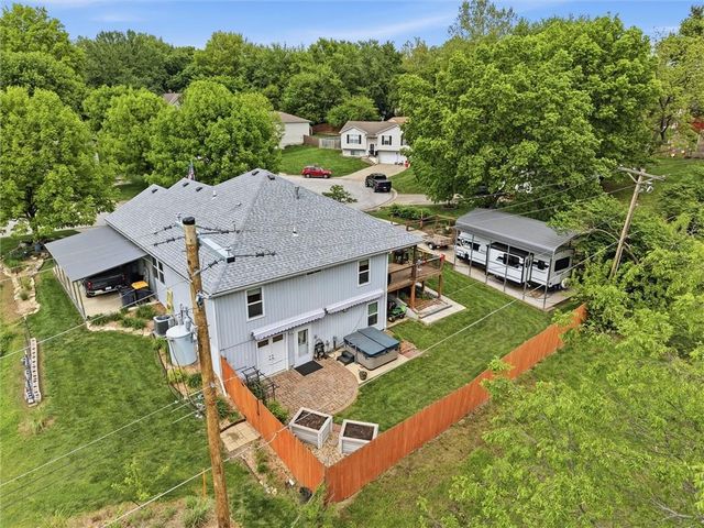 212 SE Cromwell Road, Blue Springs, MO 64014